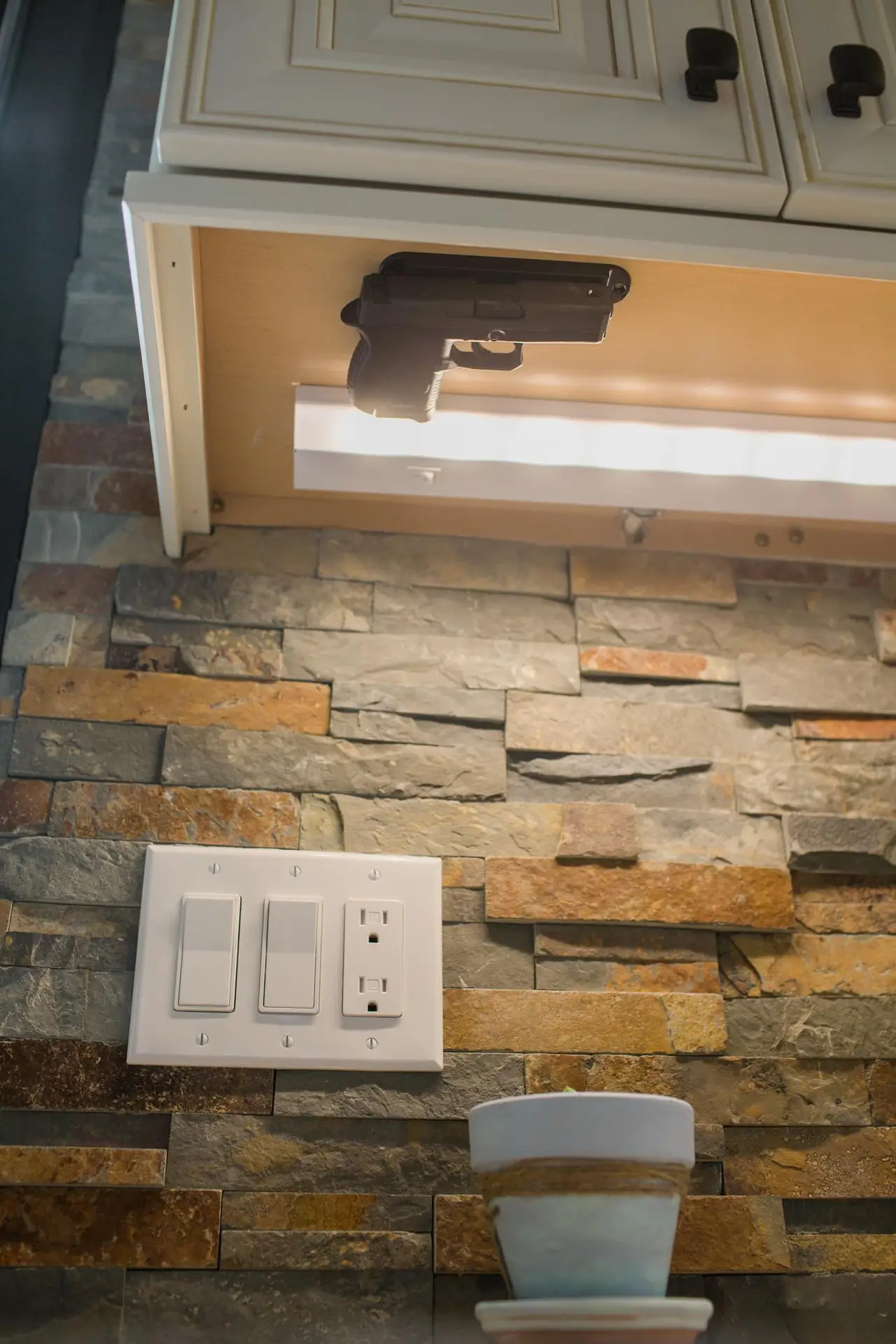 Hide-A-Mags Firearm Magnetic Wall Mount