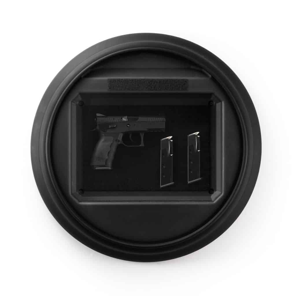 1410 concealment Clock with Pistol