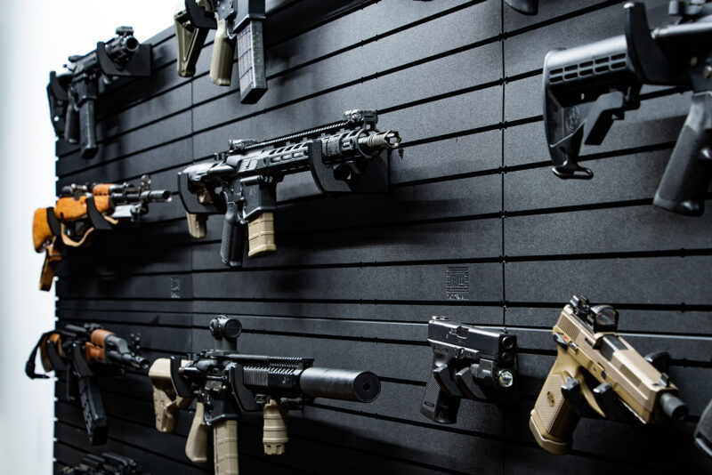 modwall display store 21 gun wall