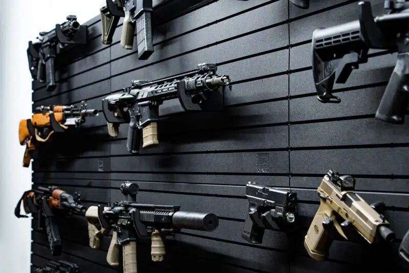 modwall display store 21 gun wall